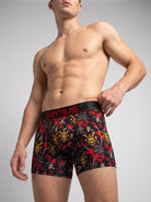 Bóxer Samurai Genius en modelo, torso en tres cuartos
